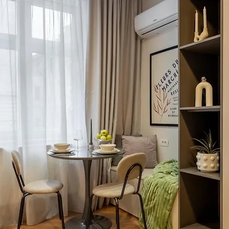 Апартаменти Old Town - Carada 5 - Urbannest *